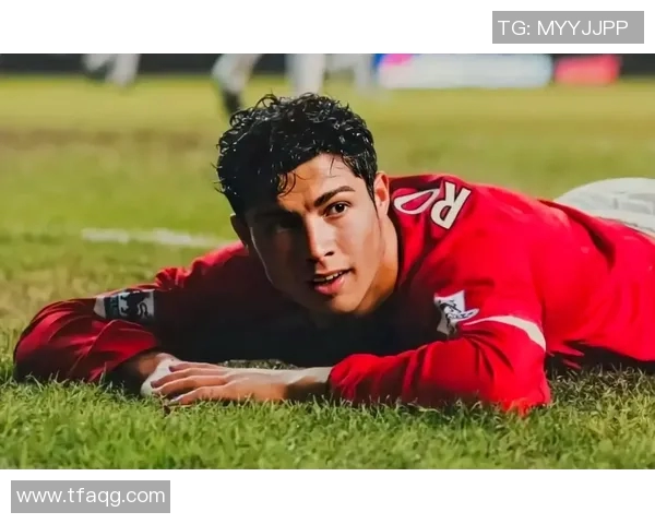 足球明星创意绘画展现C罗球衣魅力与艺术结合的精彩瞬间