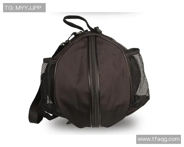 足球明星背包风采大赏个性时尚搭配图片展示 足球明星背包风采大赏个性时尚搭配图片展示