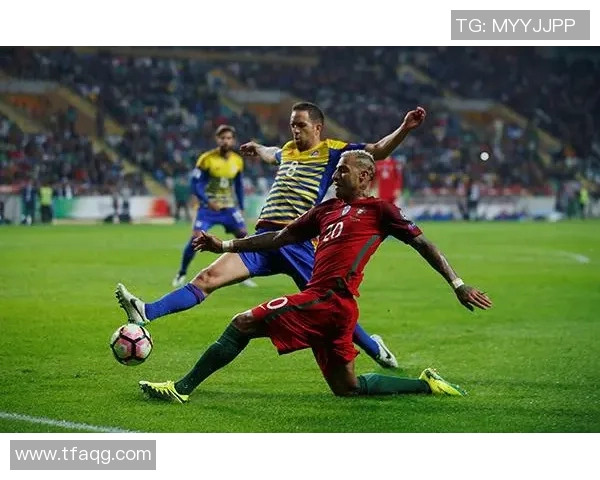 巴西队与朝鲜队在绿茵场上展开激烈对抗精彩瞬间回顾